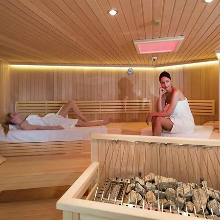 Apartment - 1St Floor With Sauna And Convenient Location In Close Proximity To The Wildkogelbahnen Cable Car