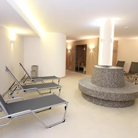 Apartment - 1St Floor With Sauna And Convenient Location In Close Proximity To The Wildkogelbahnen Cable Car 펜션 *