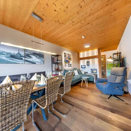 Penthouse With Mountain Views *