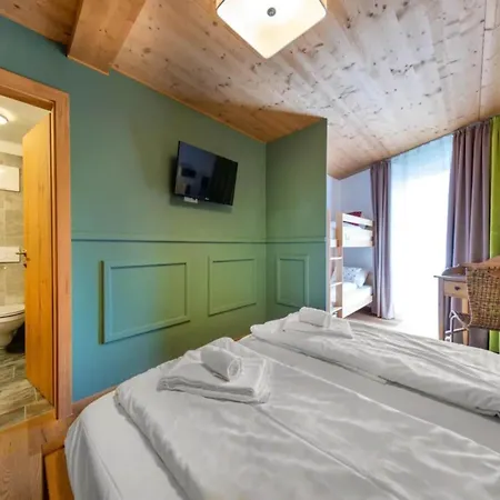 Tatil Evi Penthouse With Mountain Views Neukirchen am Großvenediger